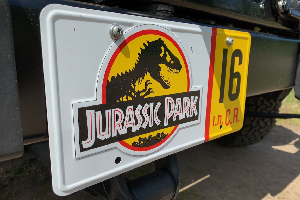 Das Kennzeichen der Isla Nublar an einem „Jurassic Park“-Jeep